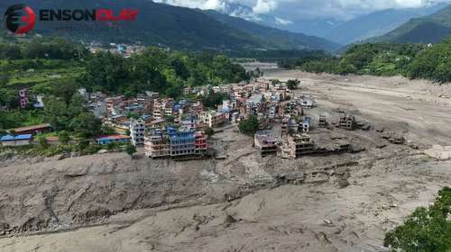 Nepal'den korkunç görüntüler: Yüzlerce kişi toprağa gömüldü