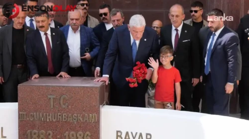 Müsavat Dervişoğlu, Celal Bayar’ın anıt mezarını ziyaret etti
