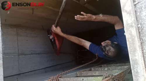 Sivas'ta okulun alt katından gelen ses peşinden sürükledi: 5 metrelik kuyuya gözünü kırpmadan indi