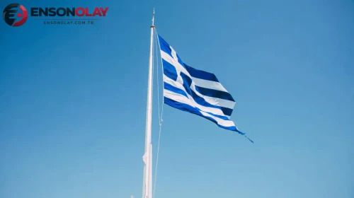 Atina Yakınlarındaki Ormanlık Bölgede Meydana Gelen Yangın, Bir Köyün Tahliyesine Sebep Oldu