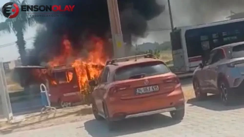 İzmir'de Bir Araç Alev Aldı: Mahallede Patlama Sesleri Yankılandı