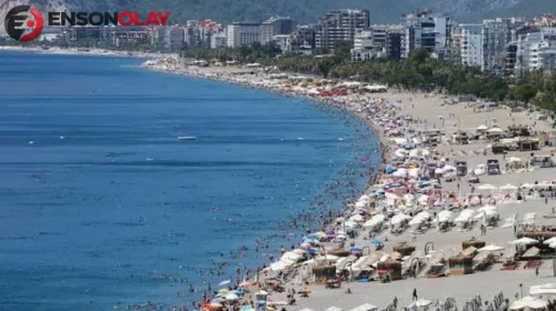 Antalya'da sıcak hava : Vatandaşlar ve turistler sahile koştu