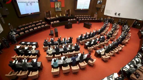 Tayvan’da üç referandum kararı: Cinsel suçlar ve dolandırıcılık için sopa cezası gündemde