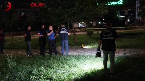 Parkta silahlı kavga : 4 kişi yaralandı, 2 şüpheli gözaltında