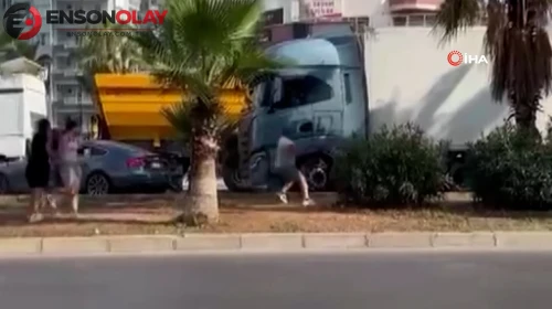 Mersin'de Tır ve Otomobil Sürücüleri Arasındaki Tartışma Görüntülendi