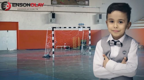Yürek yakan ölüm: Babasıyla gittiği spor salonunda kale direğinin altında kaldı
