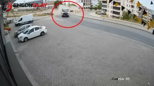 Bursa'da hafriyat kamyonu karşı şeride geçti: Kaza anı güvenlik kamerasında