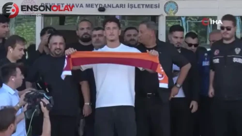 Galatasaray'ın yeni forveti Deniz Gül İstanbul'da