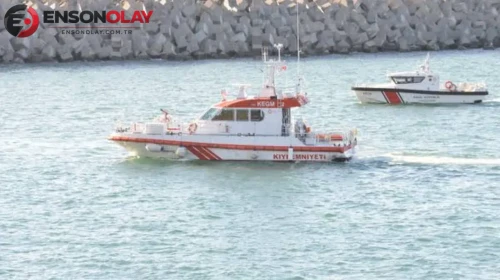 Rize açıklarında denize inen uçak limana çekildi