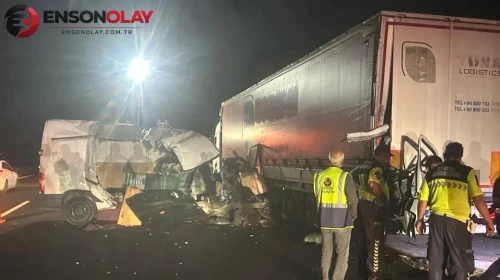 Tekirdağ'da tır ile minibüs çarpıştı : 1 ölü, 1 yaralı