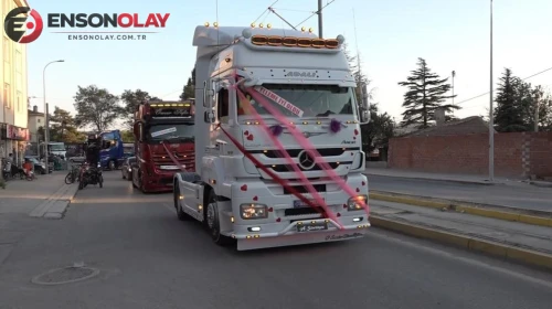 Eşi benzeri görülmemiş sürpriz: Evlenen yeğeninin düğününe 7 tırlık konvoyla katıldı