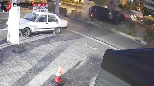 Otomobil kontrolden çıkıp takla attı: Aracın motoru yola fırladı