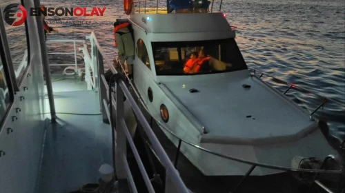 Karaköy'de sürüklenen tekne kurtarıldı