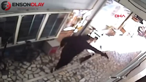 Küçükçekmece'de iş yerine ateş açan saldırganın yakalandığı anlar kamerada