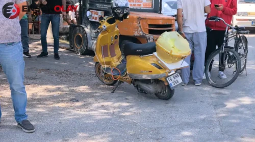 Bursa'da motosiklet 2 otomobille çarpıştı : Sürücü yaralandı