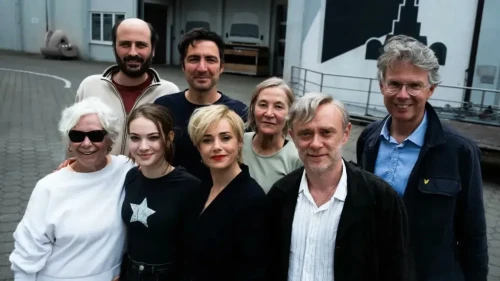 Ünlü oyuncular Özgü Namal ve Tansu Biçer, prestijli Gümüş Ayı ödülü için adaylar arasında yer alıyor!