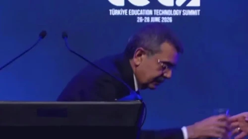 Zirvede dikkat çeken detay: Bakan Tekin herkesi şaşırttı