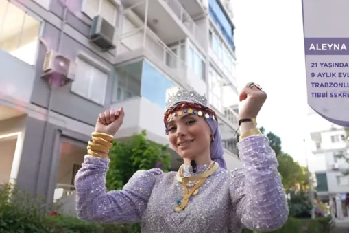 Ünlü oyuncu Aleyna Uslu'nun yaşamı ve kariyeri merak konusu oldu. Peki, Gelin Evi Aleyna Uslu kimdir? İşte detaylar!