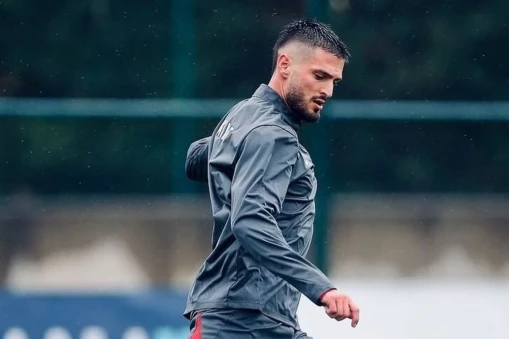 Milli Futbolcu Okay Yokuşlu: Başarılarla Dolu Bir Kariyer ve Hayat Hikayesi