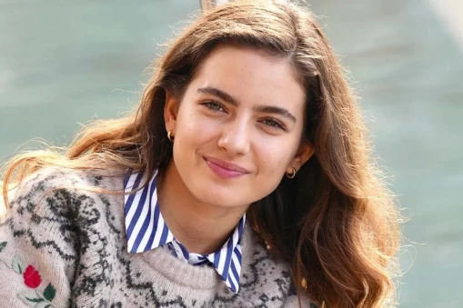 Ava Yaman: Taşacak Bu Deniz'in Yıldızı Ailesiyle Merak Uyandırıyor