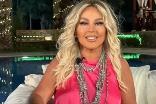 Ünlü Türk şarkıcı Safiye Soyman hakkında merak edilenler! Şarkıcı Safiye Soyman'ın hayatı ve kariyeri detaylarıyla açıklanıyor!