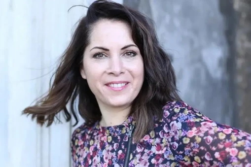 Tiyatro ve dizi oyuncusu Sevinç Erbulak'ın hayatı merak konusu oldu! İşte detaylar...