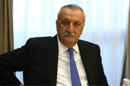 Emniyetten siyasete uzanan kariyeriyle tanınan Mehmet Ağar'ın hayatı ve kariyeri özetlendi