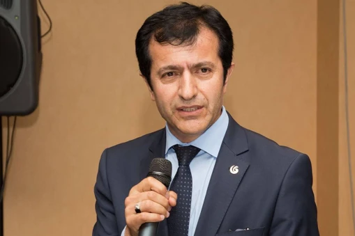 Ardahan Üniversitesi'nin Rektörü olan Prof. Dr. Öztürk Emiroğlu'nun ilgi çeken kariyeri ve yaşamı