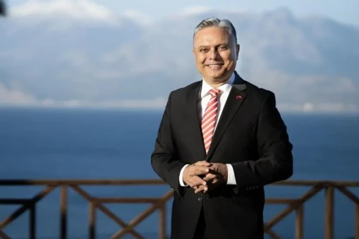 CHP Genel Başkan Adayı Ümit Uysal'ın kim olduğu merak konusu oldu! Peki, Ümit Uysal nereli ve evli mi?
