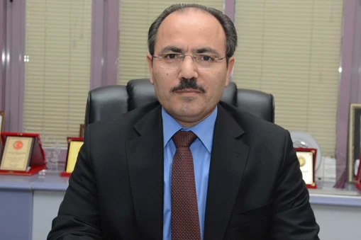 Mahmut Güngör kimdir? Pamukkale Üniversitesi Rektörü Prof. Dr. Mahmut Güngör'ün hayatı ve kariyeri
