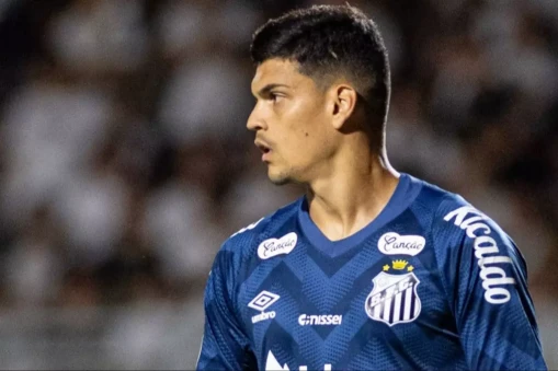 Galatasaray, Muslera'nın ayrılacağı beklentisiyle genç kaleci Gabriel Brazao'yu transfer etmeye hazırlanıyor