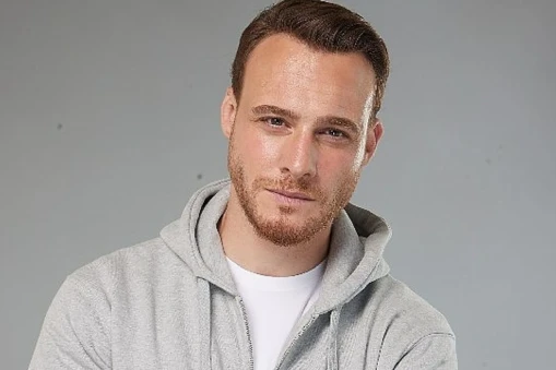 Ünlü oyuncu Kerem Bürsin'in kariyeri ve özel hayatı hakkında bilgiler verildi