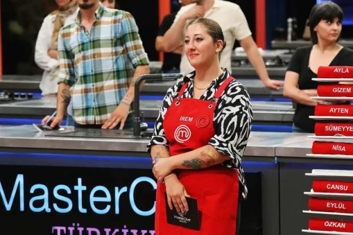 MasterChef yarışmasının favori isimlerinden biri olan İrem, neden ayrıldı? İrem Tuğrul'un başarı dolu hikayesi ve MasterChef macerası!