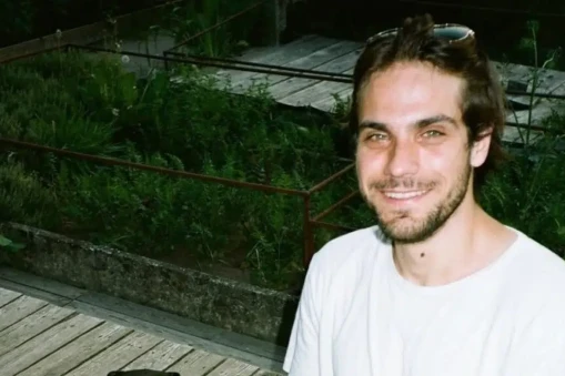Ünlü şarkıcı Feridun Düzağaç'ın oğlu olan Doruk Ugan'ın hayatı ve mesleği hakkında detaylı bilgiler