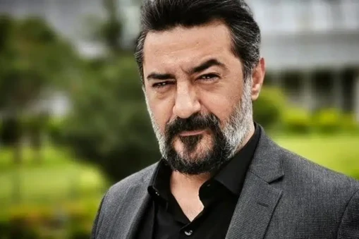 Ünlü oyuncu Celil Nalçakan'ın Kimdir? Yaşı Kaç? Nereli? Evli mi? Çocuğu Var mı? Hangi Dizilerde Rol Aldı?