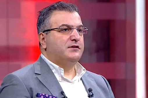Cem Küçük'ün Yaşı ve Kariyeri Hakkında Şaşırtıcı Detaylar Ortaya Çıktı!