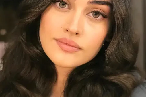 Esra Bilgiç'in Boyu Kaç, Hangi Dizilerde Rol Aldı ve Ünlü Oluşu Hakkında Detaylar!
