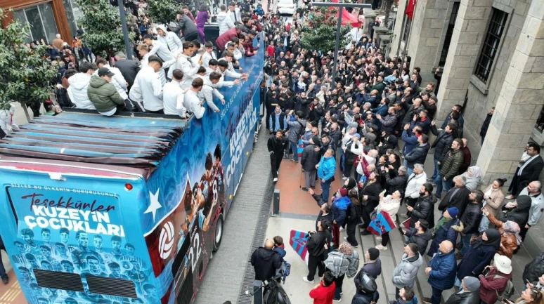 Avrupa'da unutulmaz bir tarih yazıldı: Liderden gençlere beklenmedik sürpriz!