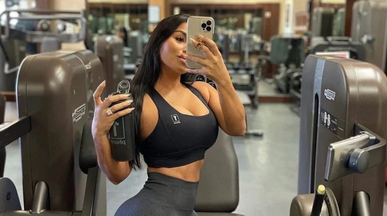 Dolly Castro Kimdir? Boyu, Kilosu, Yaşı, Sevgilisi, Burcu Nedir?