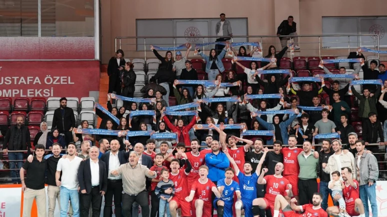 Unutulmaz başarı hikayesi! Geriden gelip kazandılar, şampiyon oldular