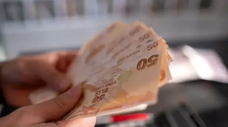 - Torba Yasa ile İşçilere Erken Emeklilik İmkanı Sağlanıyor: Taşeronlara Kadro, Bağkur Prim İndirimi ve 3600 Ek Gösterge Dahil!