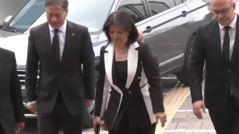 DEM Parti'nin İmralı Heyeti, CHP'yi ziyaret etti