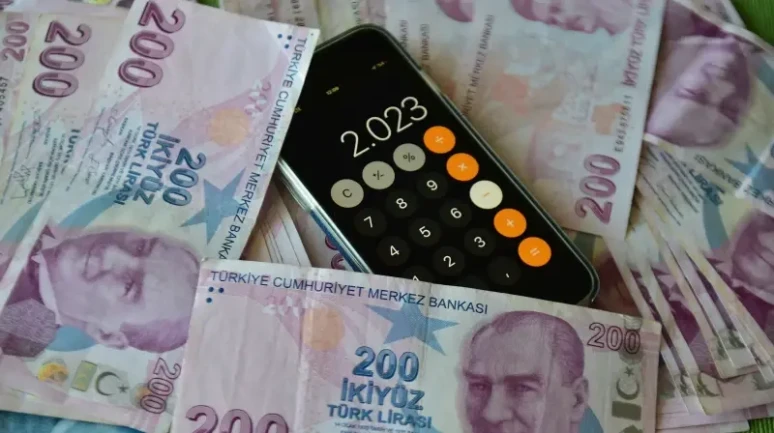 Memurlara yönelik 60.000 TL taban maaş hedefleniyor: Zam ve ek ödeme formülleri değerlendiriliyor! Öğretmenler, hemşireler, polisler...