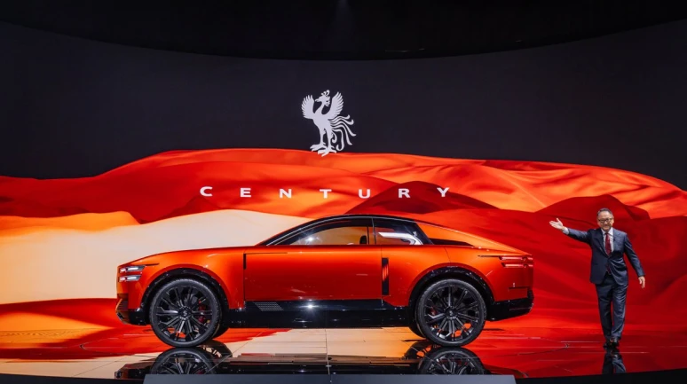 Toyota'nın ultra lüks markası Century'nin yeni modeli için sürpriz bir karar alındı: Araç, beklenenin aksine içten yanmalı motorla donatılacak!