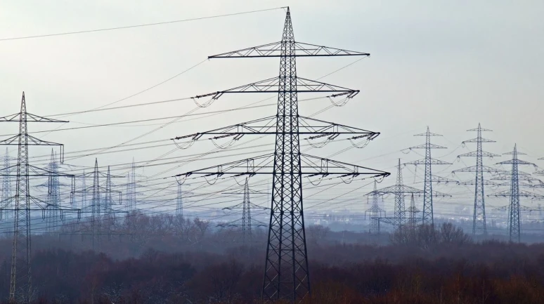 Avrupa'da dalga dalga elektrik kesintisi yaşanıyor! Hayat durdu!