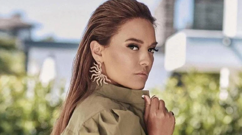 Demet Akalın'dan ilginç açıklama: Yeşil pasaport alamıyor olmamızın sebebi nedir?