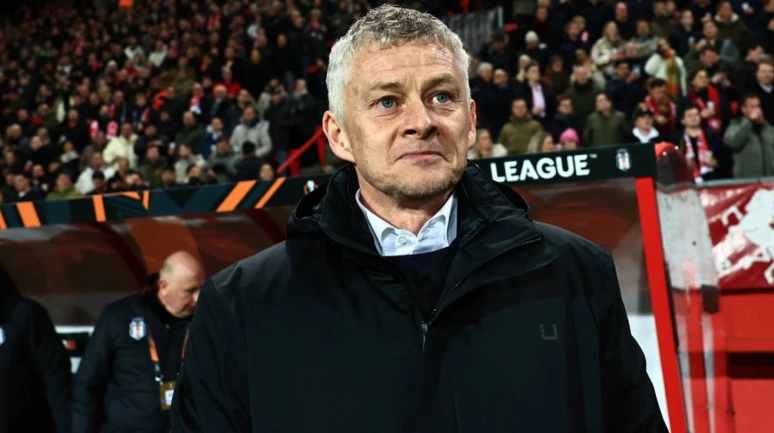 Manchester United'ın efsane oyuncusu Ole Gunnar Solskjær, dünya deviyle yeni bir sözleşme imzalıyor