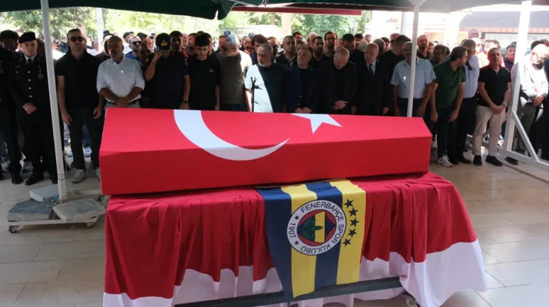 Tribünde kalp krizi geçiren Fenerbahçeli taraftar son yolculuğuna uğurlandı