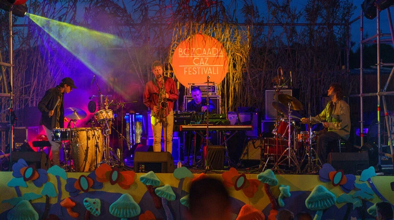 Doğa ile Müziğin Buluştuğu Yaz Etkinlikleri: Bozcaada Caz ve Zeytinli Rock Festivali!