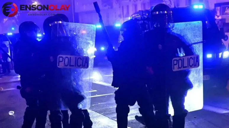 İspanya’nın Dünya Kupası kutlamasında çeşme çöktü : 13 yaşındaki çocuk öldü